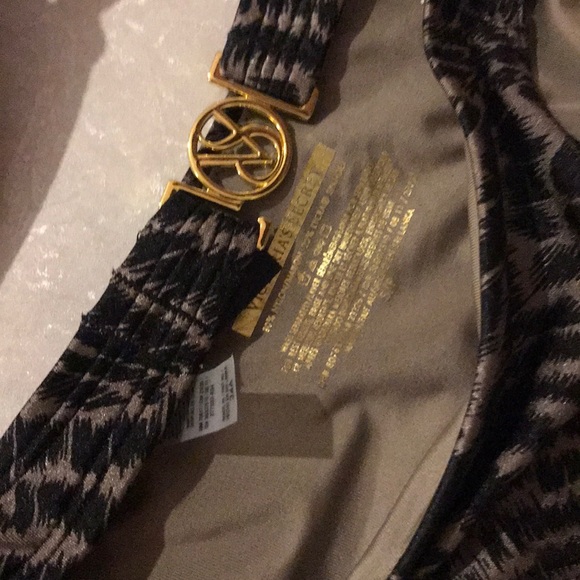 Top only  34A/S Victoria’s Secret Bikini Bombshell - Picture 9 of 13